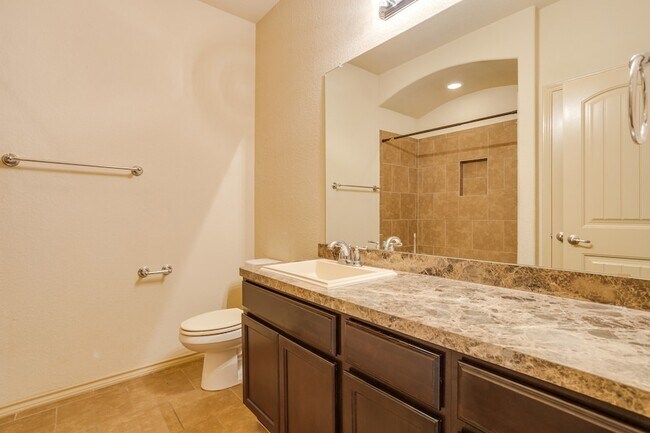 Building Photo - 4013 Lazy River Ranch Rd
