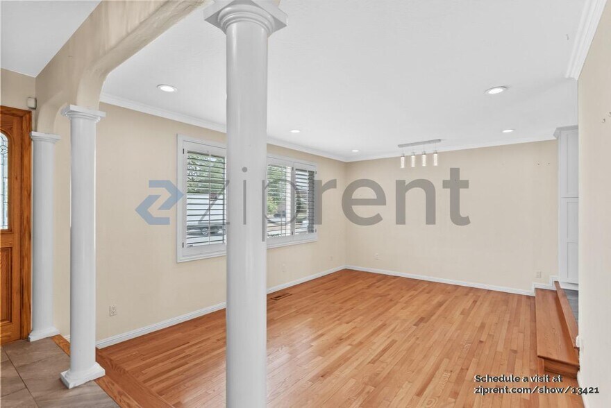 Building Photo - 5016 Wembley Ct