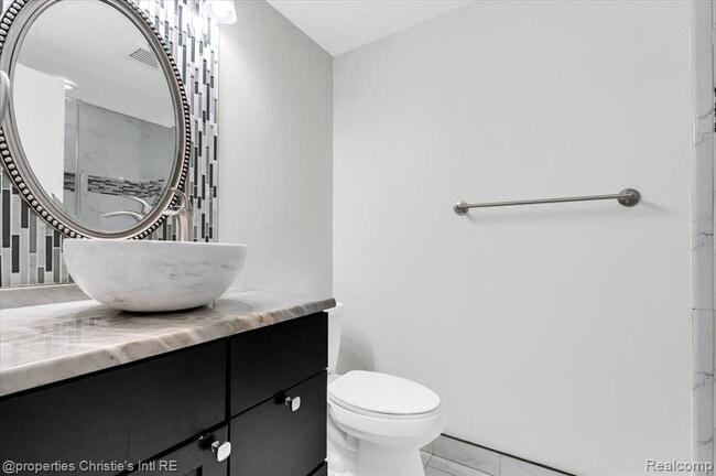 Building Photo - 250 E Harbortown Dr