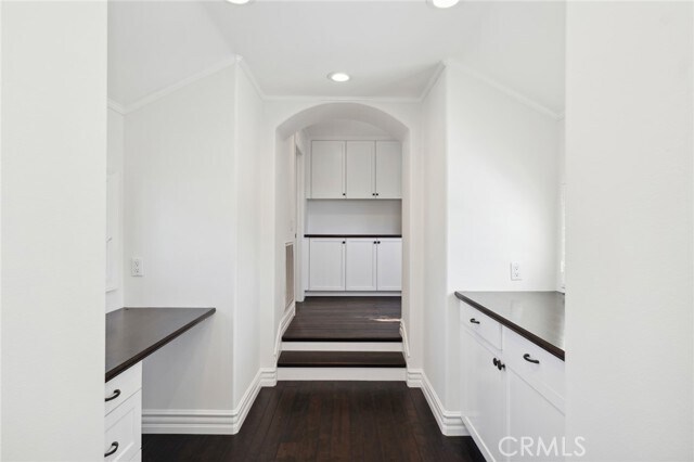 Building Photo - 5 Cape Woodbury