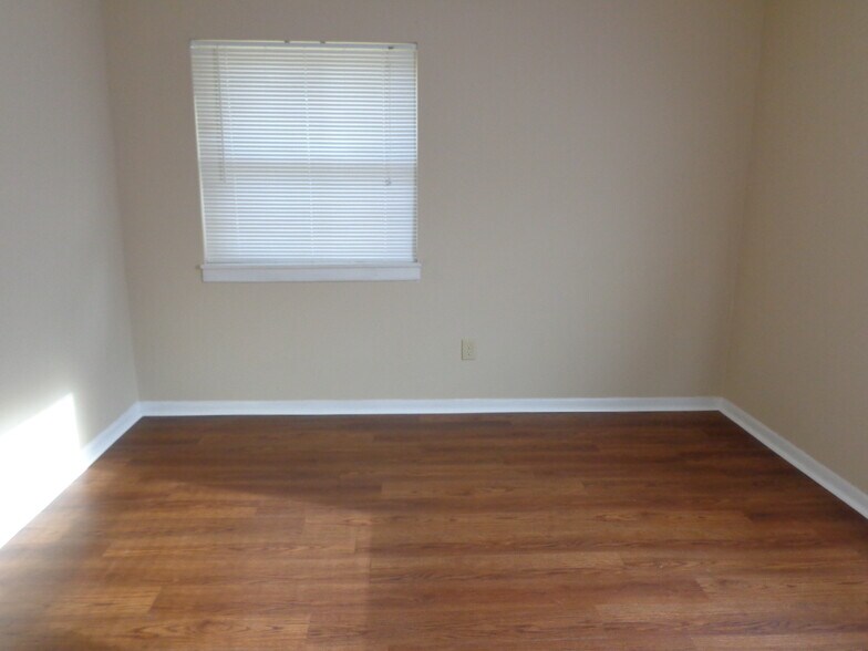 Master Bedroom - 6 Erbacon Rd
