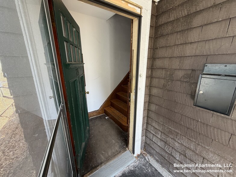 Building Photo - 23 Moraine St