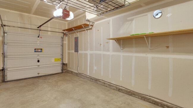 Building Photo - 9817 N Clarendon Ave