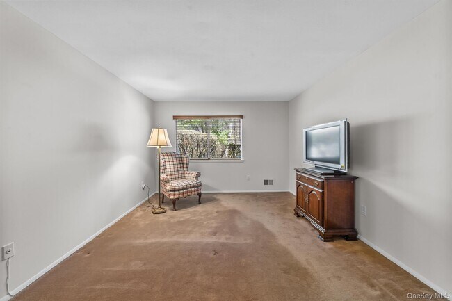 Building Photo - 164 Carriage Ct