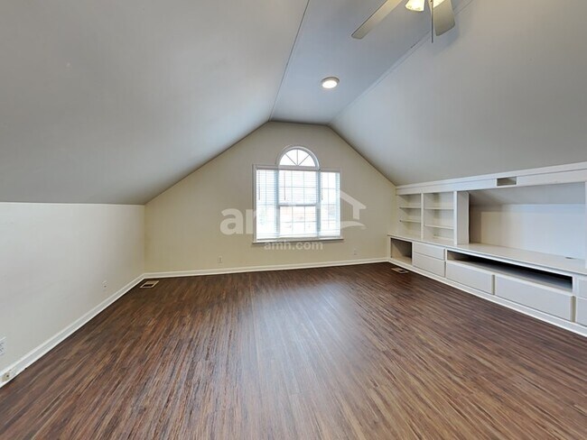 Building Photo - 2711 Waywood Dr