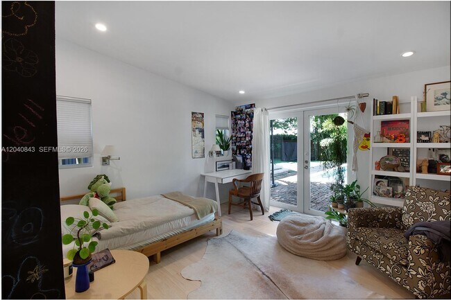 Building Photo - 7420 SW 53rd Pl