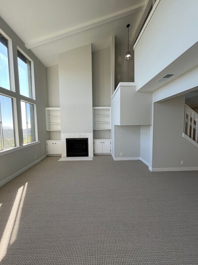 Building Photo - Stunning Views on the Mesa