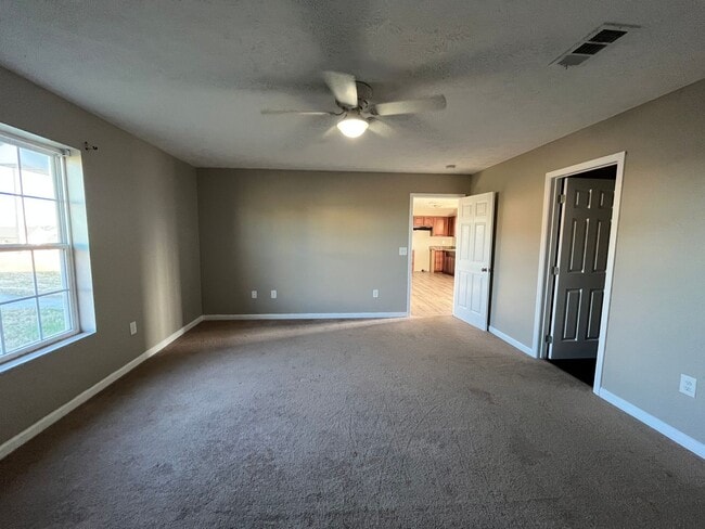 Building Photo - Single Family 2 bedroom 2 bathroom