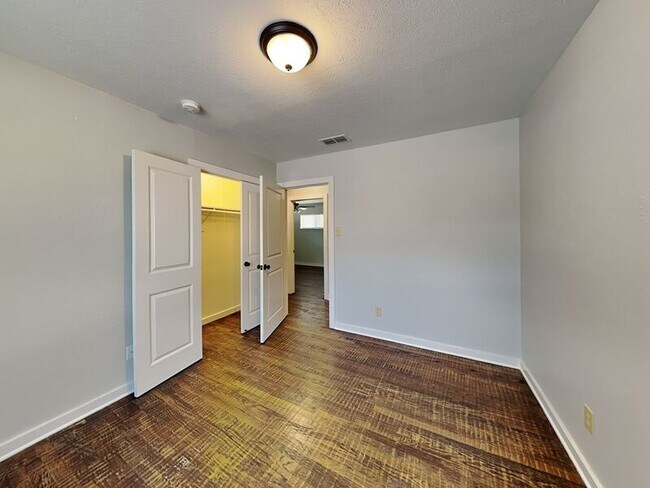 Building Photo - 5827 Caracas Dr