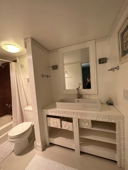 Building Photo - 250 Sunny Isles Blvd