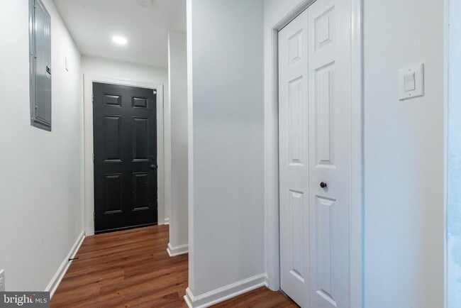 Building Photo - 32 E Elm St