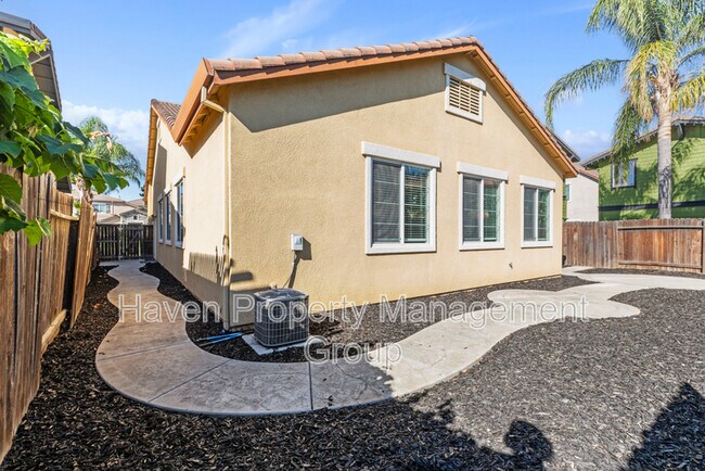 Building Photo - 1659 Whispering Wind Dr