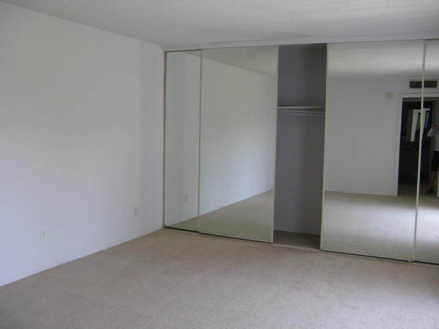 Building Photo - Parkwoods 5576-4