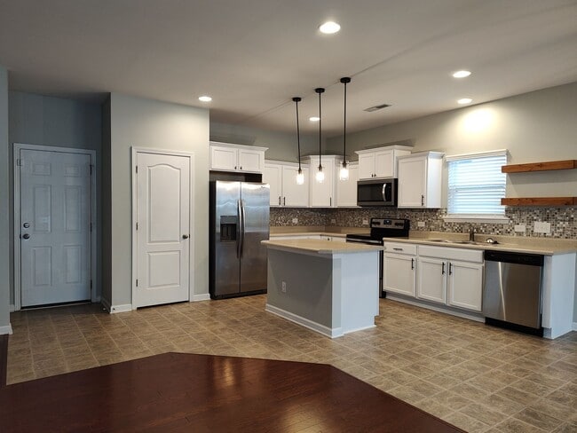 Building Photo - Beautiful Ranch Style home located in the Creekshire Village community!