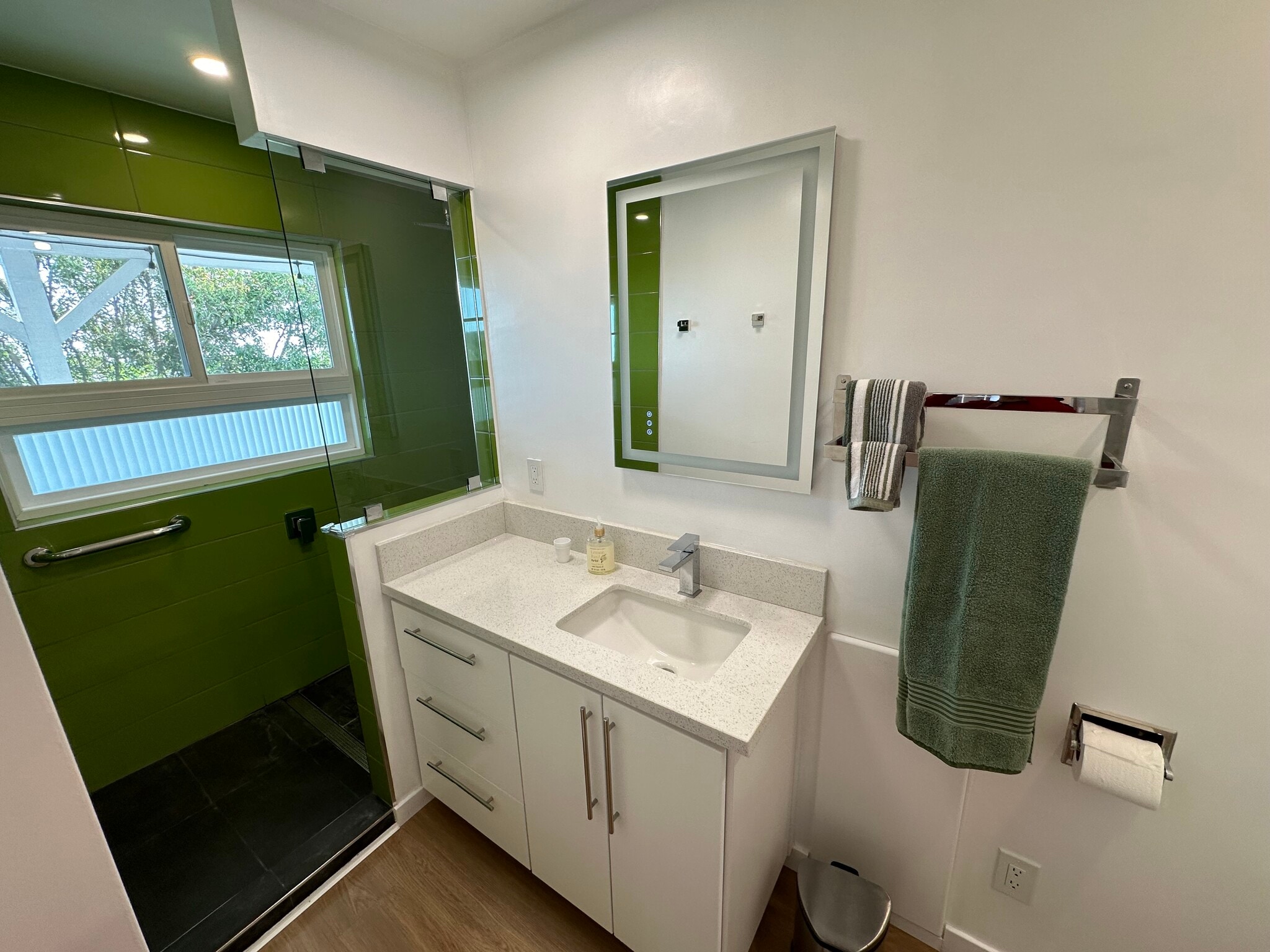 Building Photo - 4298 Avon Dr