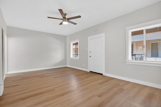 Interior Photo - 915 Cherry Ave