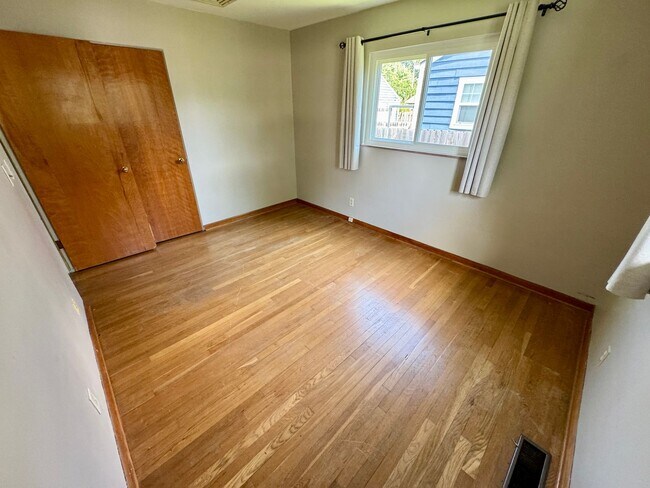 Building Photo - 3 Bedroom - Upper Arlington
