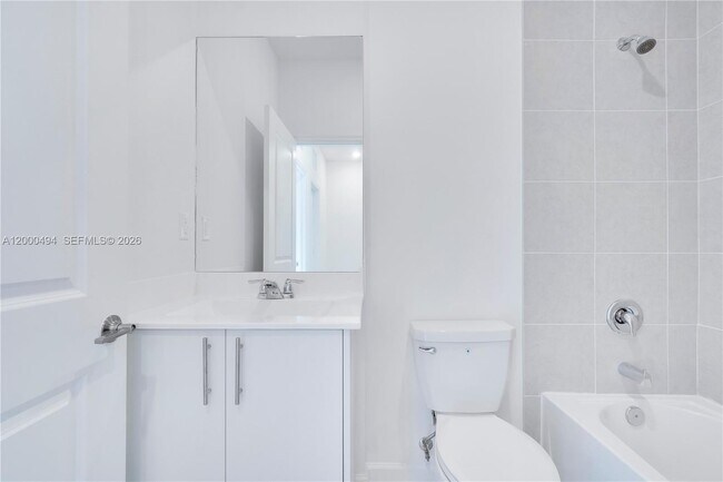 Building Photo - 250 10th Ct