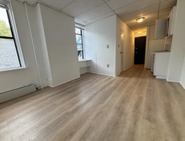 Building Photo - 45 Russell St