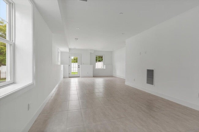 Building Photo - 105 Park Ave