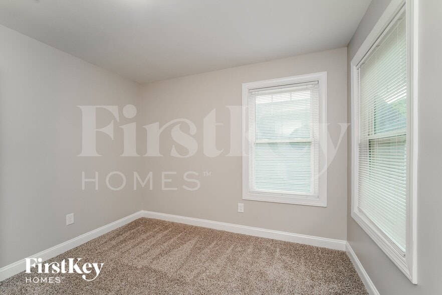 Building Photo - 656 Smith St