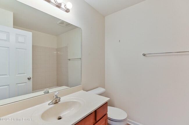 Building Photo - 220 Rockcrest Way