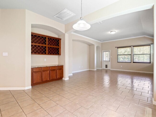 Building Photo - Charming Home Awaits: Spacious & Modern Living in a Prime Location