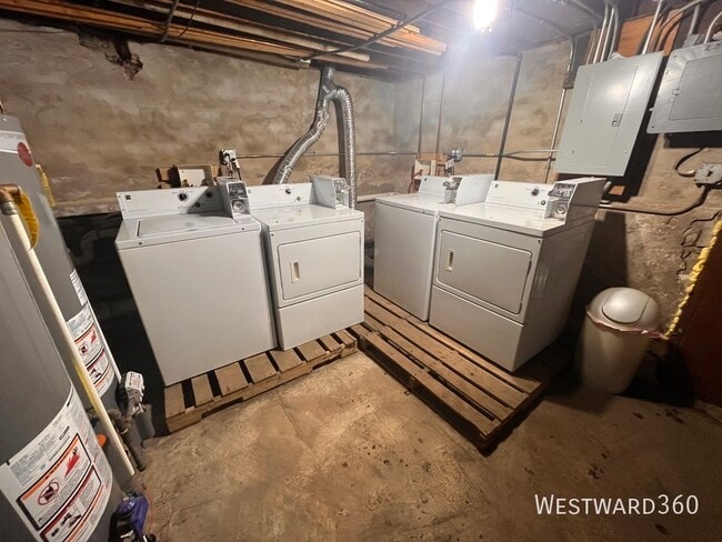 Building Photo - 3110 N Kenmore Ave