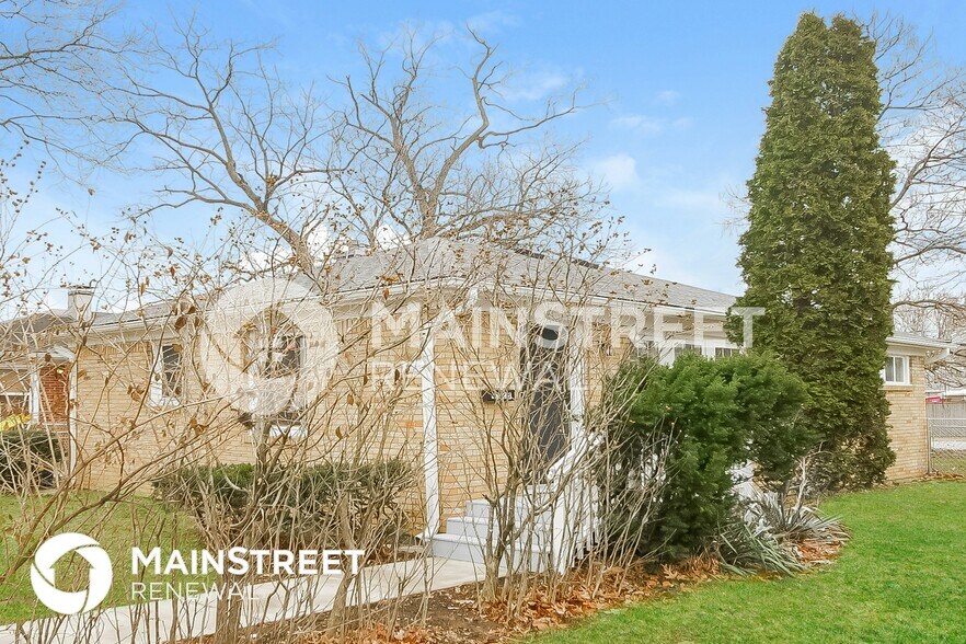 Building Photo - 4723 N Richardt Ave