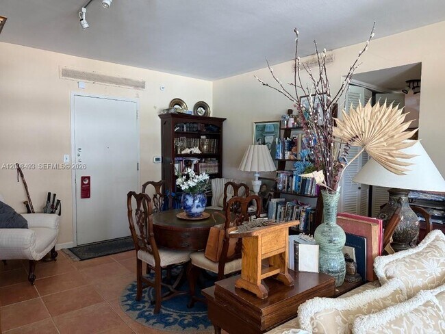 Building Photo - 5055 Collins Ave
