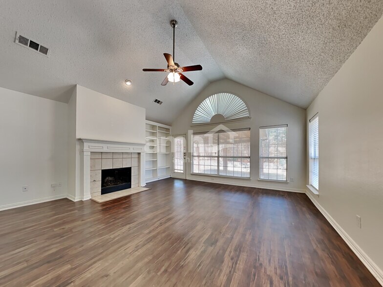 Building Photo - 4612 Belladonna Dr