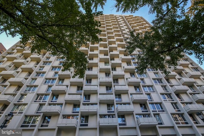 Building Photo - 604-36 S Washington Square