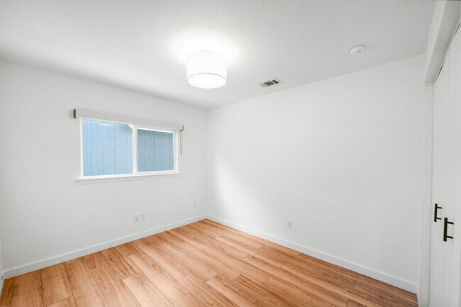 Building Photo - 4707 Alta Loma Dr