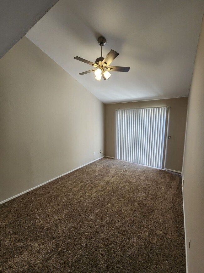 Building Photo - 2 Bedroom Condo in UTC with Garage