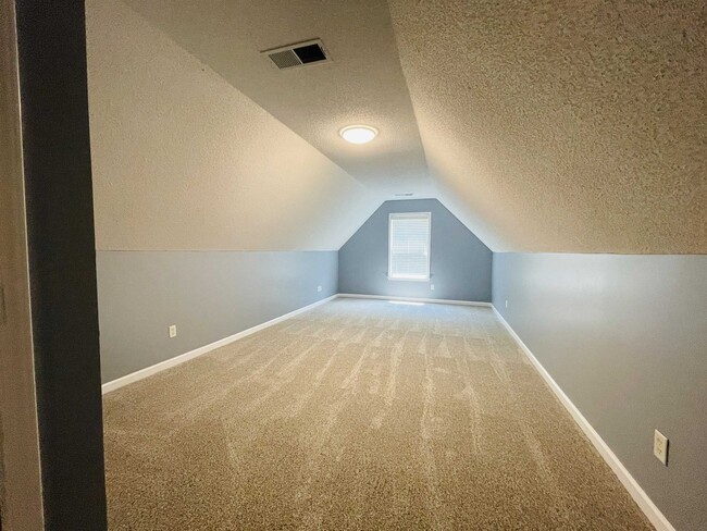 Building Photo - 9351 Lake Bridge Dr