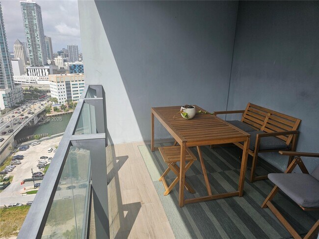 Building Photo - 68 SE 6th St