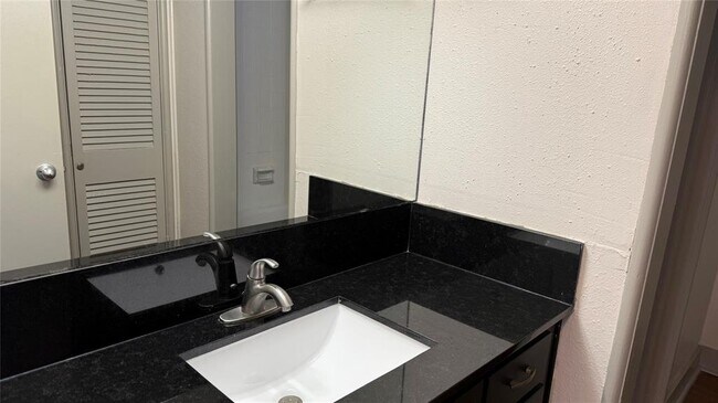 Building Photo - 5400 Memorial Dr