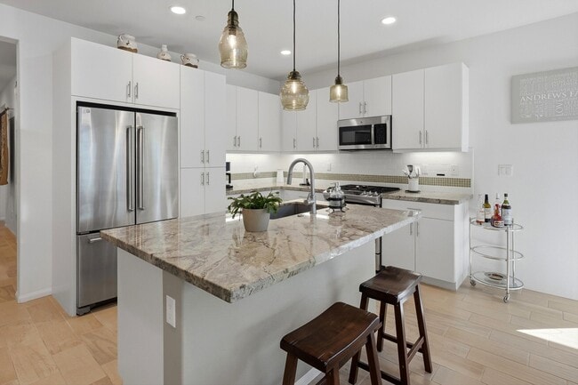 Building Photo - 51811 Golden Eagle Dr