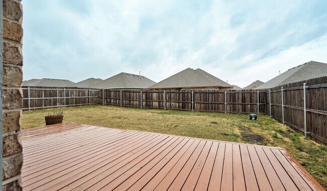Building Photo - 4 Bedroom 2 Bathroom home with all appliances included