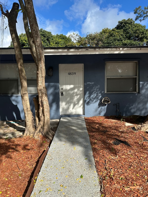 Building Photo - 4833 Serafica Dr