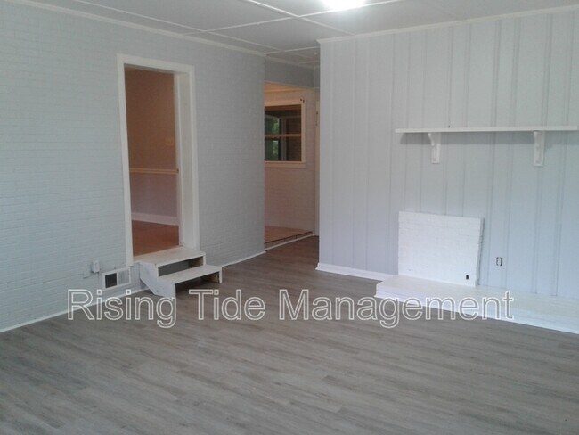 Building Photo - 948 Hickory Dr