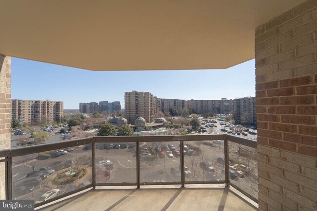 Building Photo - 8370 Greensboro Dr