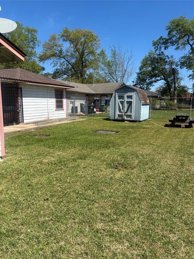 Building Photo - 7310 Yoe St