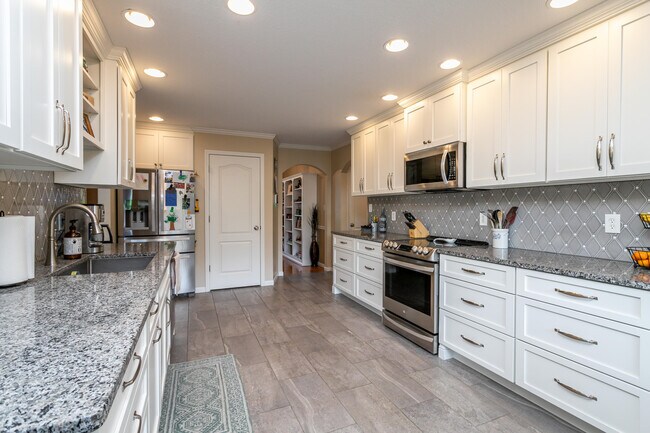 Building Photo - 613 Adens Woods Ct