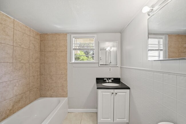 Building Photo - 1706 California St