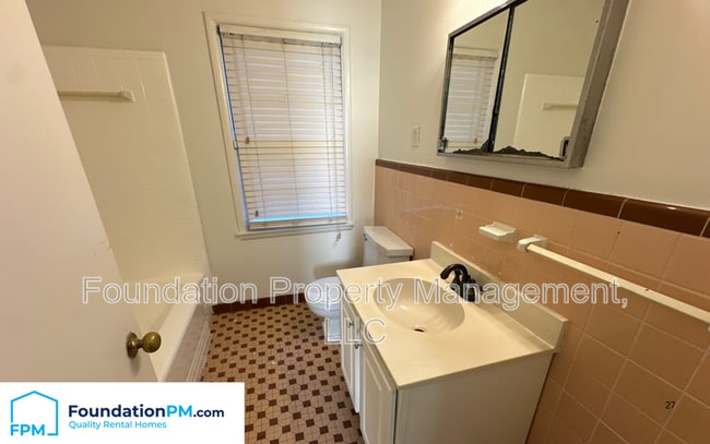 Building Photo - 4937 Fairfield Cir