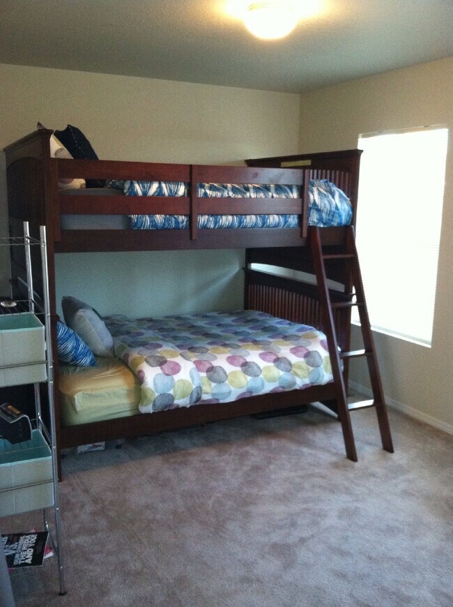 Building Photo - 3 bedroom - Menagerie