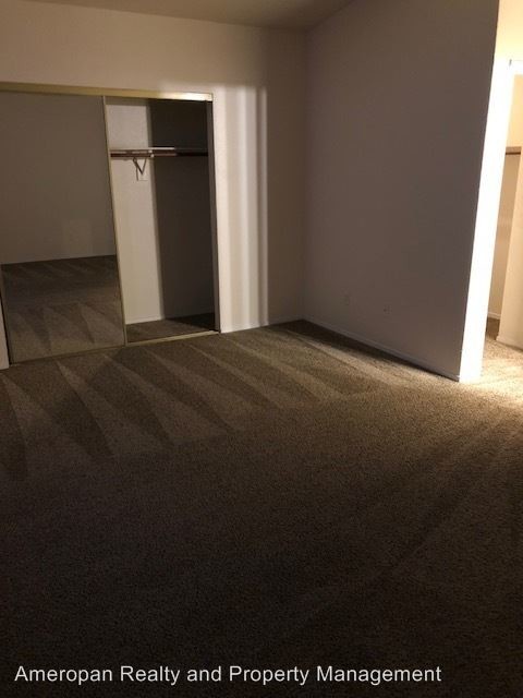 Building Photo - 2125 Saint Paul Way