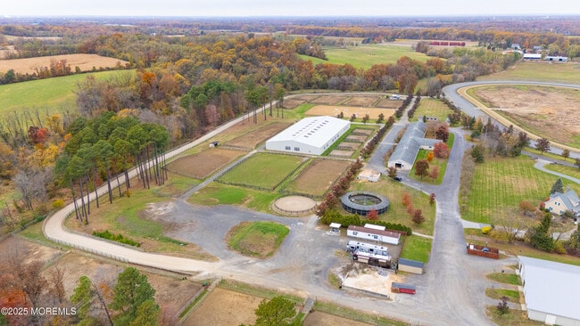 Building Photo - 52 Hill Rd