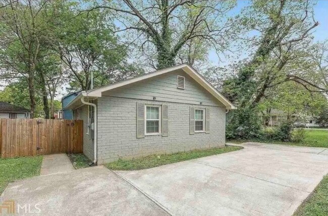 Building Photo - 1058 Hubbard St SW
